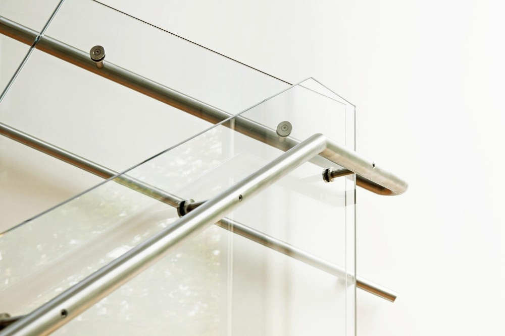 glass-handrails-designers-thrissur
