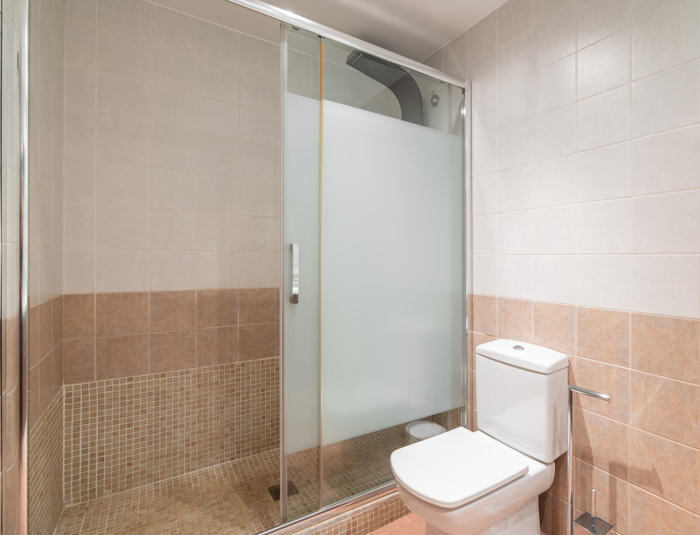 glass-shower-partition-design-kerala