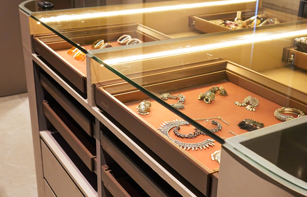 kochi-glass-wardrobe-designers