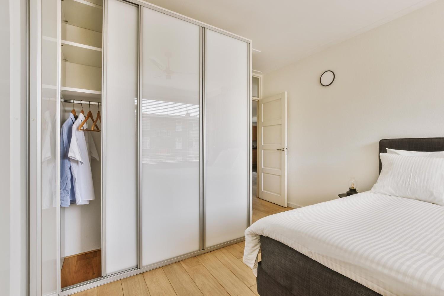 modern-glass-wardrobe-kerala