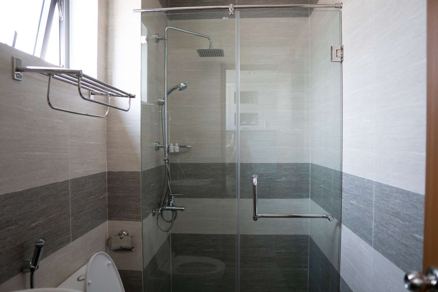 shower-glass-partiition-work-kerala