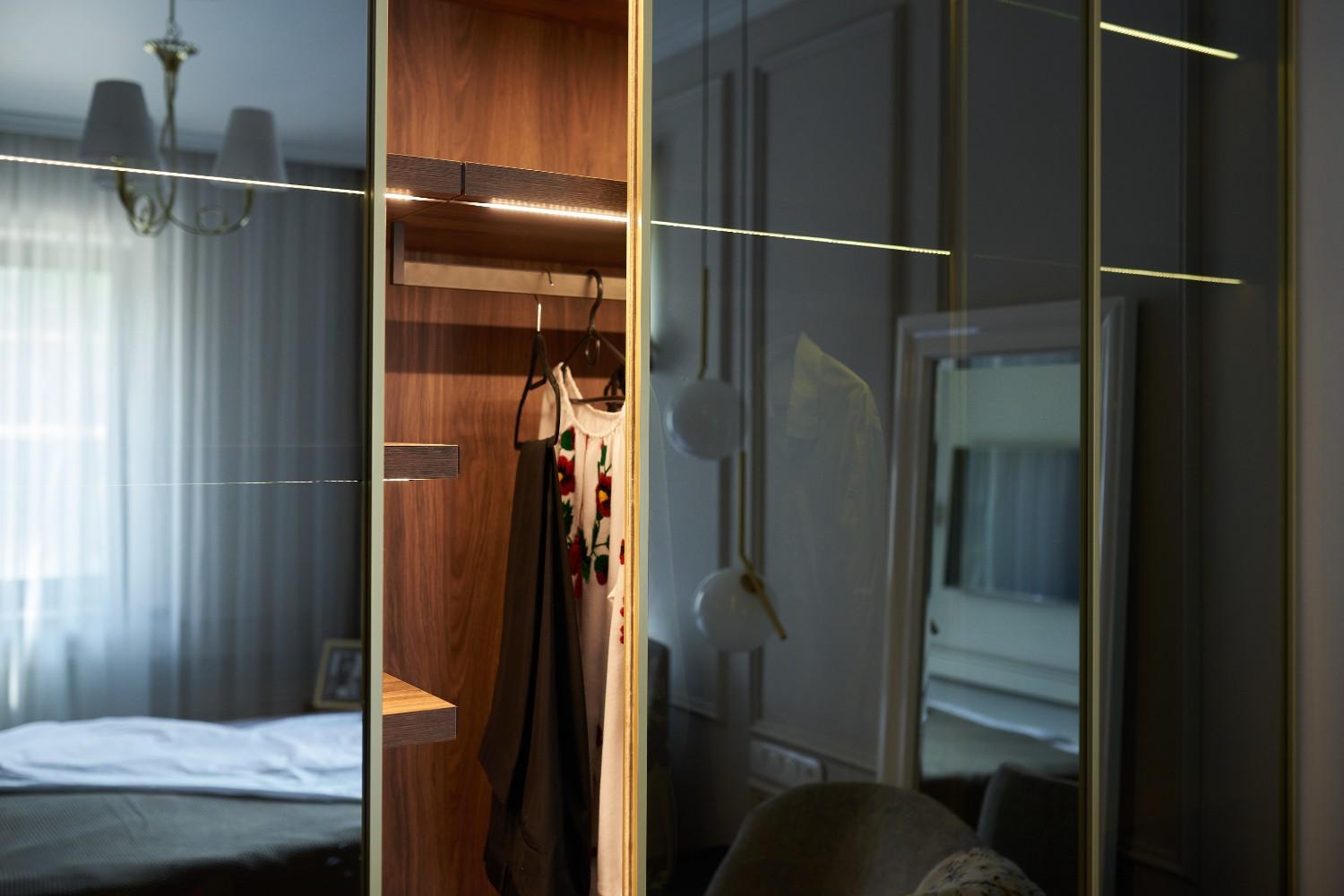 top glass wardrobe works