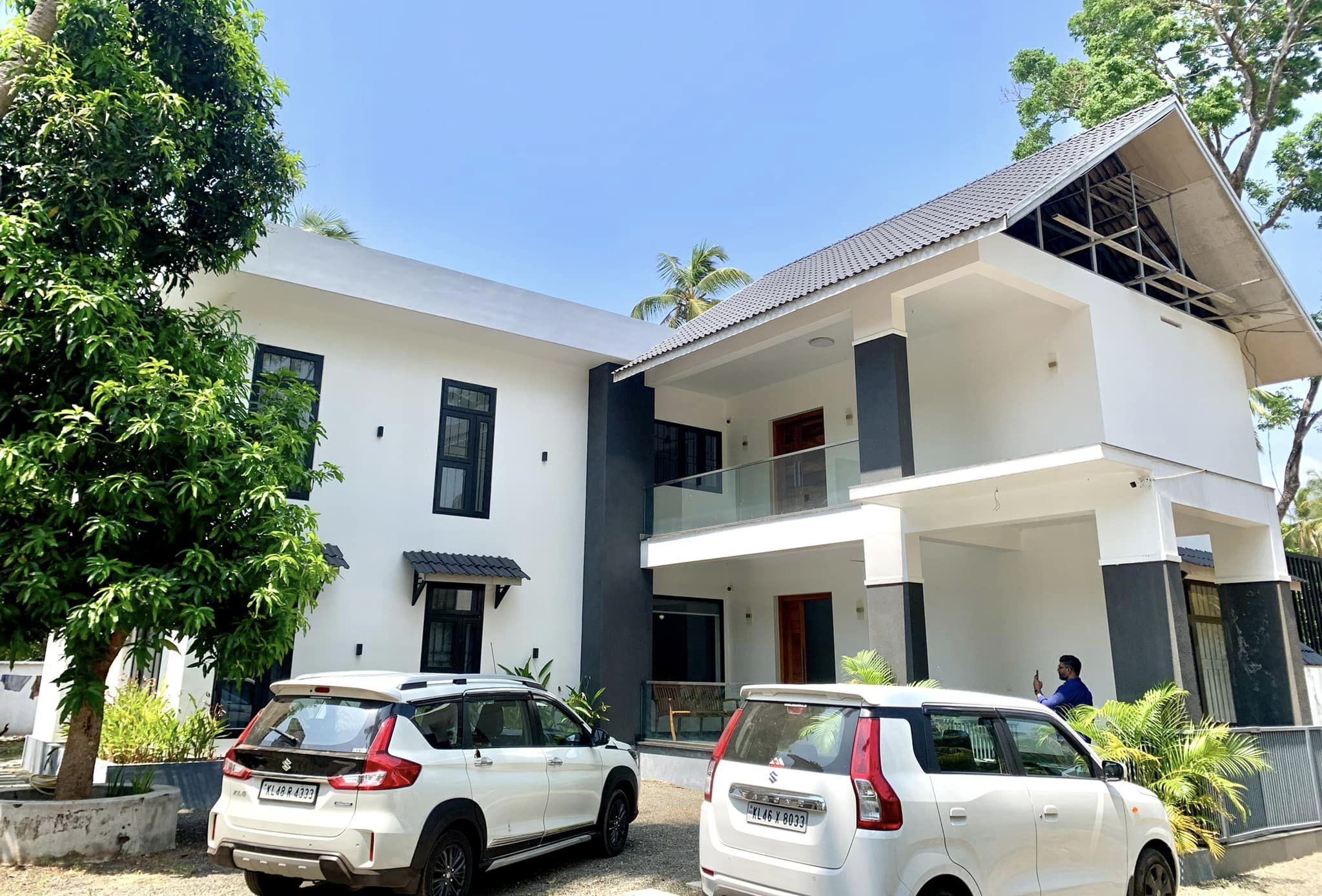 Aluminium heavy duty windows & doors works at mr. Hamsath nhamanghat residence