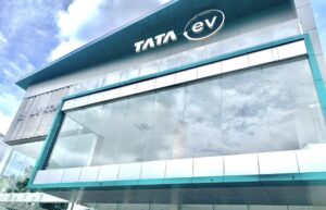 Beauty in Every Corridor: Top-Tier ACP Cladding and Fixed Glass Solutions for Modern Car Showrooms acorss Kerala